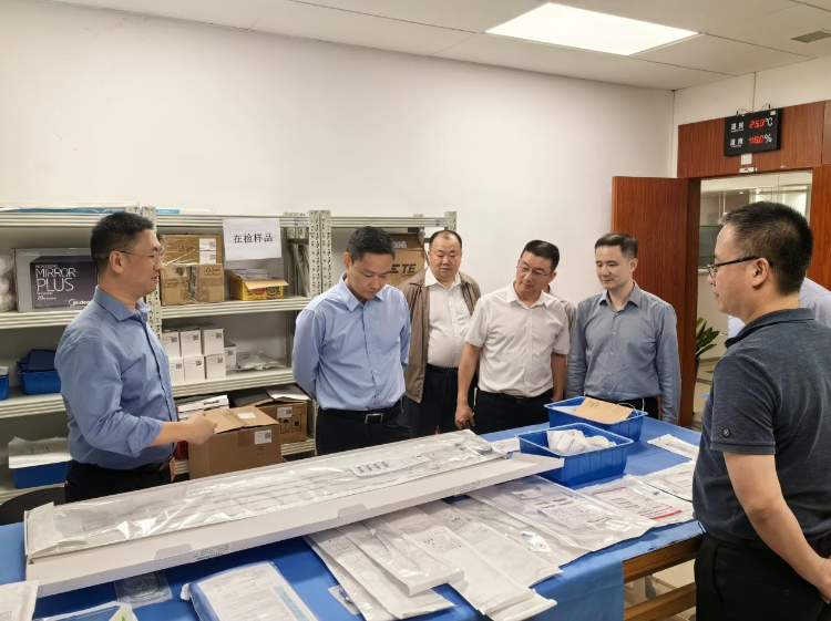 省药品监管局邱楠副局长率队到省医械所调研指导十大色播平台